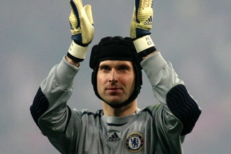 Petr Čech po utkání s Olympiakosem Pireus. Petr Čech po utkání s Olympiakosem Pireus.