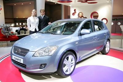 Kia Cee'd na pařížském autosalonu v roce 2006.