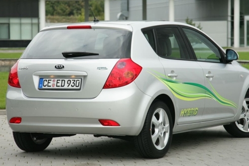 První hybrid od Kii pohání model Cee´d.