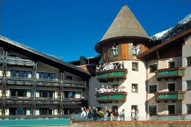 Pětihvězdičkový hotel Central v Alpách, kde pobýval Topolánek.