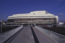 Budovu Kongresového centra pokládá Knížák za odpornou.