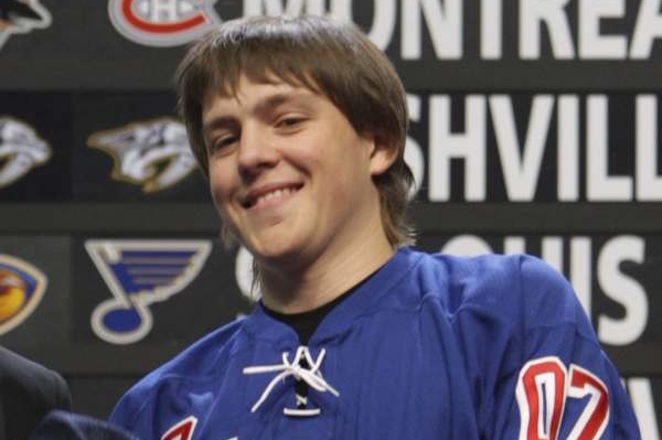 Čerepanova si loni jako 17. v pořadí draftoval New York Rangers.