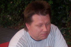 Bývalý policista pomohl do sněmovny Jacques. Nyní pomáhá Janečkovi.