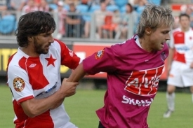 Obl&eacute;kne Jaroslav Čern&yacute; (vpravo) dres Slavie?