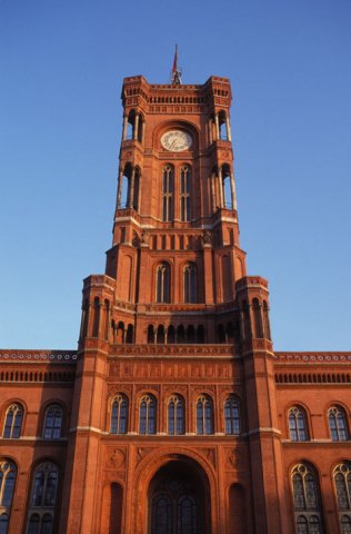 Červená radnice v Berlíně. Podobnost s mnichovskou čistě náhodná.