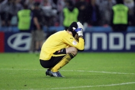 Brankář Petr Čech po zápase s Tureckem.