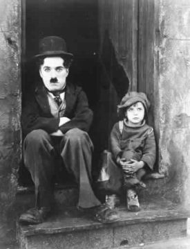 Chaplin and Jackie Coogan ve filmu The Kid z roku 1921.
