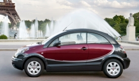 Pro oslavu šedesátiletého výročí představení legendární „kachny“ si Citroën vybral speciální verzi kabrioletu C3 Pluriel, který má stejně jako jeho slavní předchůdci sundavací plátěnou střechu.