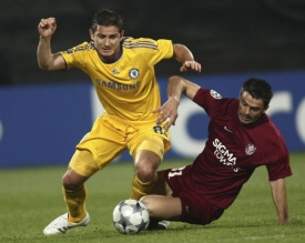 Ani hvězda Chelsea Frank Lampard nepomohl k vítězství na půdě Kluže. Ani hvězda Chelsea Frank Lampard nepomohl k vítězství na půdě Kluže.