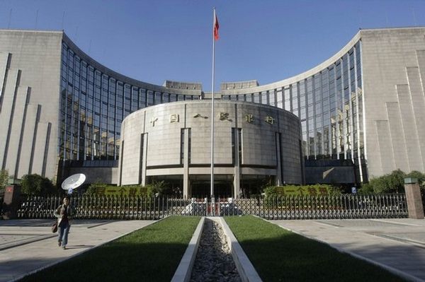 Čínská centrální banka se obává zpomalení ekonomiky. Čínská centrální banka se obává zpomalení ekonomiky.