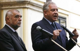 Chorvatský premiér Sanader a prezident Mesič. Problémy s mafií.