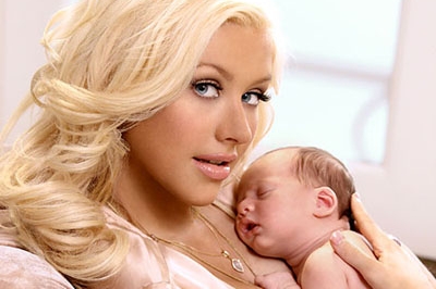 Christina Aguilerová prodala fotky s miminkem za 28 milionů korun.