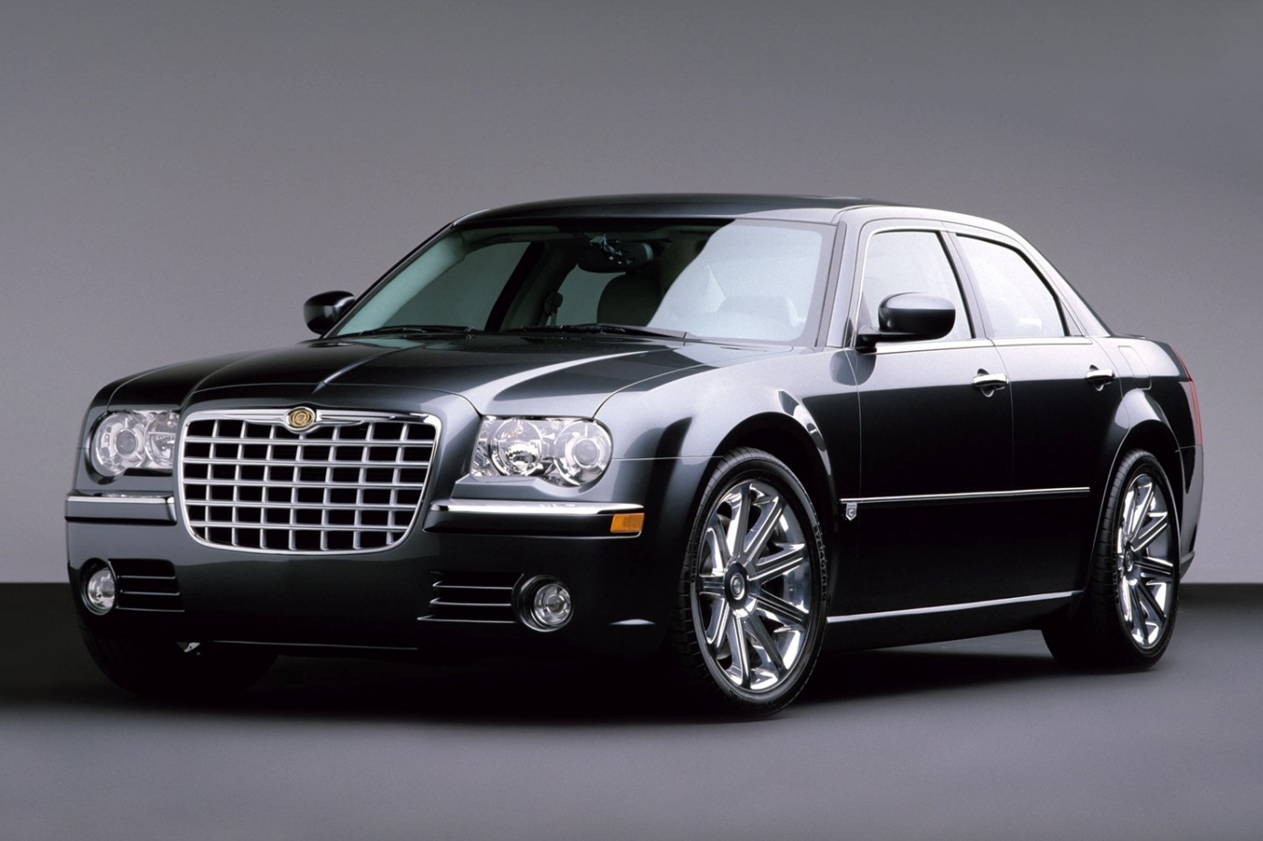 Chrysler 300C je nyní o 150 tisíc korun levnější.