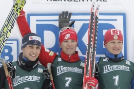 Pavel Churav&yacute; (vpravo) na stupn&iacute;ch v&iacute;tězů po z&aacute;vodu v Německu.
