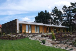 Rodinn&yacute; dům ve Chval&iacute;kovic&iacute;ch od architekta Tom&aacute;&scaron;e Bindra.