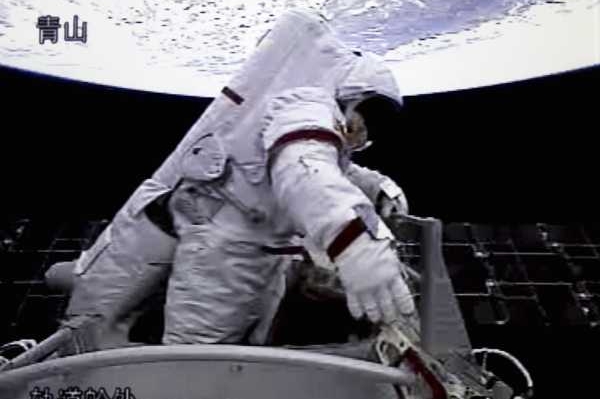 První Číňan ve volném kosmu - kosmonaut Čaj Č´-kang
