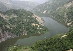 Jezero, kter&eacute; ohrožovalo 200 tis&iacute;c lid&iacute;.