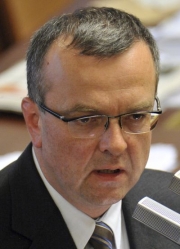Ministr financ&iacute; Kalousek hovoř&iacute; o c&iacute;rkevn&iacute;ch restituc&iacute;ch v parlamentu.