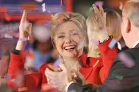 Hillary Clintonová oslavuje vítězství v Ohiu. Hillary Clintonová oslavuje vítězství v Ohiu.