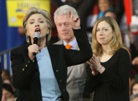 Hillary Clintonová a její klan se vítězství vzdát nehodlá.