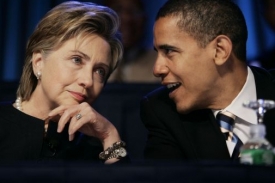 Sm&iacute;řen&iacute;? Clintonov&aacute; nad&aacute;le hraje poker o svou roli a moc.