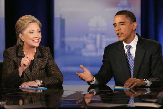 Z rivalů spolupracovníci? Clintonová a Obama při debatě v únoru 2008. 