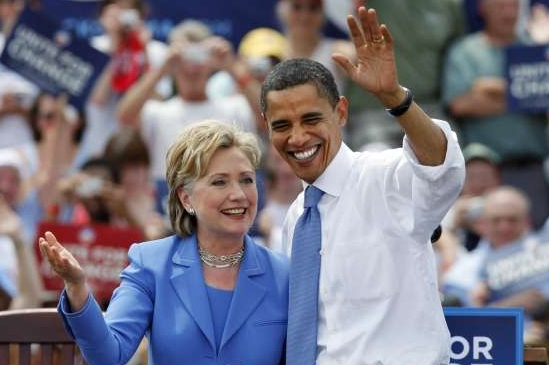 Zprvu rivalové, napřístě úzcí spojenci. Obama a Clintonová.