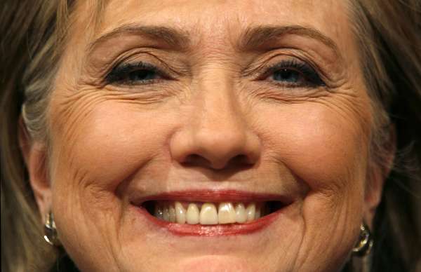 Clintonová před senátním zahraničním výborem.