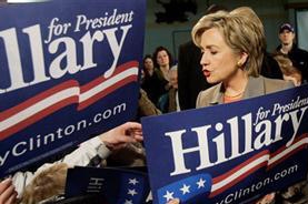 Sen&aacute;torka Hillary Clintonov&aacute; během kampaňě před demokratick&yacute;mi prezidentsk&yacute;mi prim&aacute;rkami.