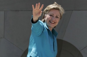Hillary Clintonová opět na scéně. Již ale jen jako pomocnice Obamy.
