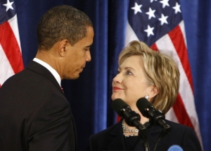 ... ani bývalá první dáma a soupeřka z primárek, Hillary Clintonová.