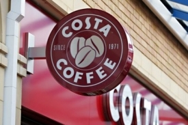 Nápoje v kavárnách Costa Coffee připravují baristé. Nápoje v kavárnách Costa Coffee připravují baristé.