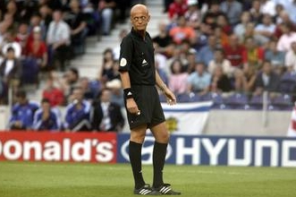 Pierluigi Collina vyměnil úbor rozhodčího za oblek pro šéfa sudích.