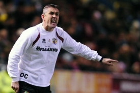 Strůjce &uacute;spěchu Burnley. Kouč Owen Coyle.
