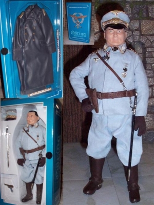 Figurka G&ouml;ringa. Vhodn&aacute; i jako dekorace do hodin dějepisu?