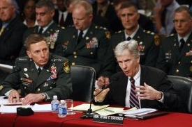 Petraeus & Crocker (5)