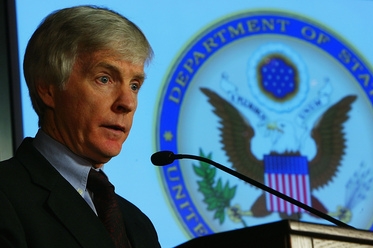 Americký ambasador v Iráku Ryan Crocker 