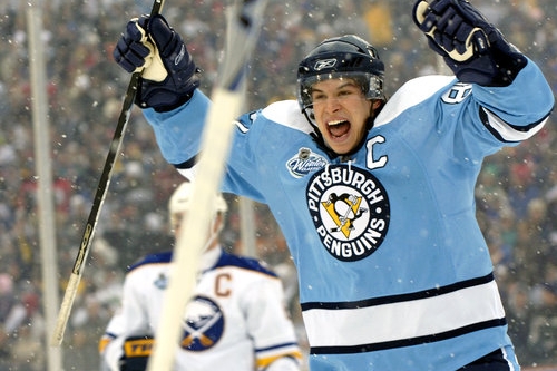 Sidney Crosby se raduje. Rozhodl sněhovou bitvu pod otevřeným nebem. Sidney Crosby se raduje. Rozhodl sněhovou bitvu pod otevřeným nebem.