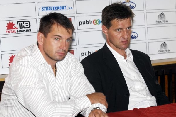 Ve fotbalové Viktorii Žižkov končí trenér Csaplár i Pavel Kuka. Ve fotbalové Viktorii Žižkov končí trenér Csaplár i Pavel Kuka.