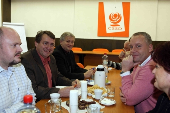 Zástupci ODS a ČSSD - tak se jedná o krajské vládě v Ústeckém kraji.