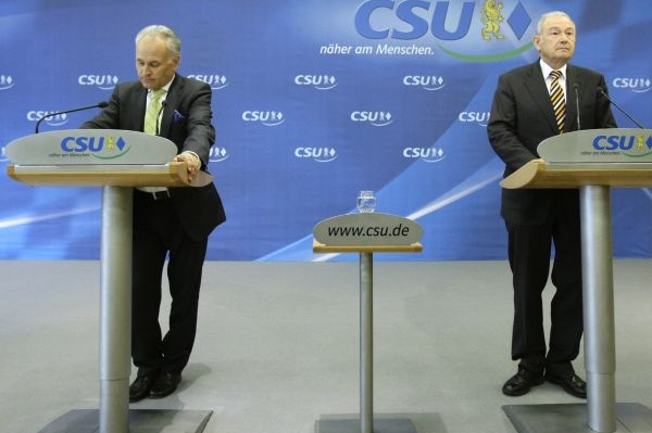 Předseda strany Erwin Huber a premiér Günther Beckstein. 