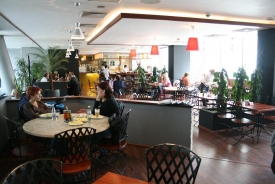 Interiér restaurace Artemis. Interiér restaurace Artemis.