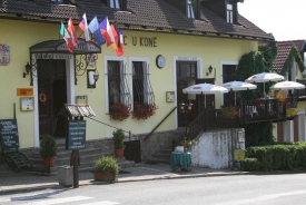 Hostinec U Koně v&iacute;t&aacute; hosty už od roku 1790.