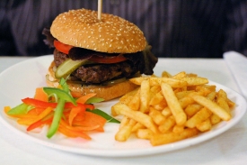 Hovězí burger. Hovězí burger.