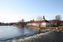 Restaurant Zámecký had sídlí v opraveném dobřichovickém zámku.
