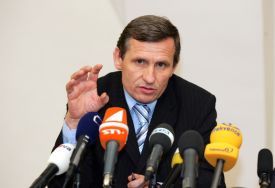 Jiří Čunek na tiskové konferenci Jiří Čunek na tiskové konferenci