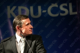 Lidovce dnes čeká tvrdá diskuse o tom, jak dál ve vládě. Lidovce dnes čeká tvrdá diskuse o tom, jak dál ve vládě.