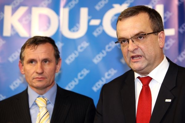 Čunek chtěl Kalouska odvolat. Nakonec ve vládě skončil on sám. 