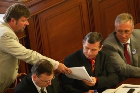 Premiér byl na inspekci u Jiřího Čunka. O auditu mluvit nechtěl