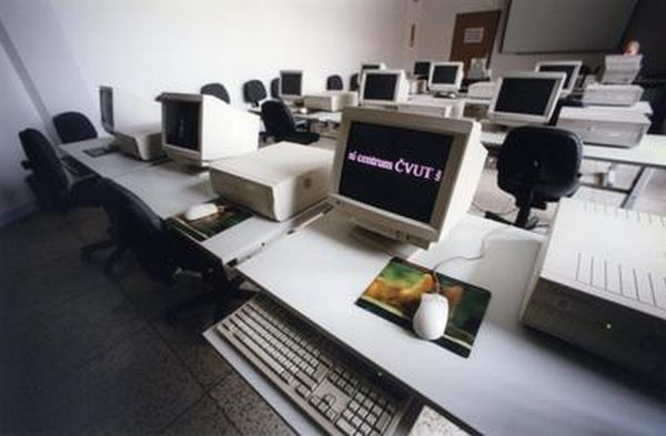 Rektor tvrdí, že jsou koncepce obou fakult odlišné.